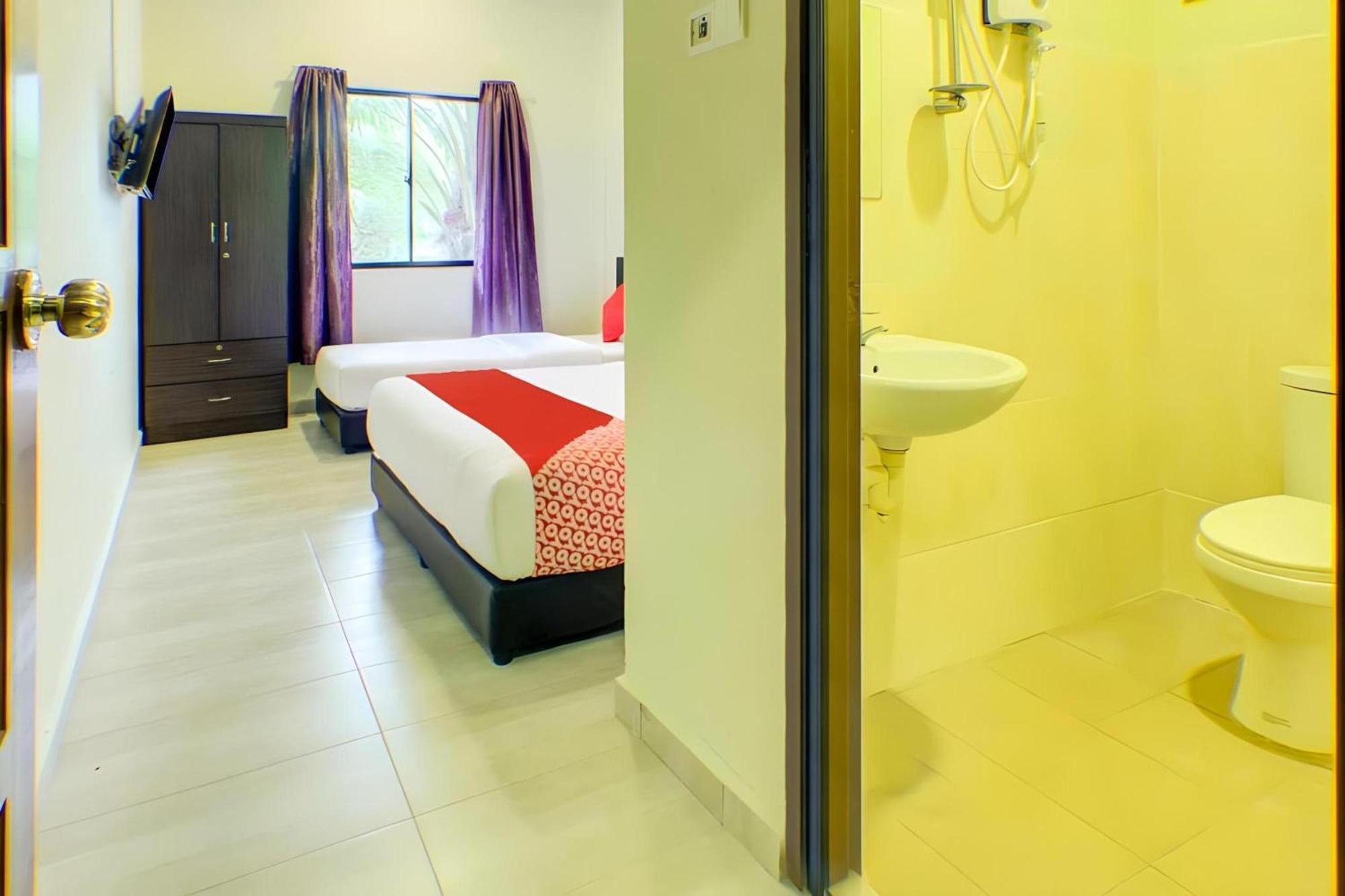 Super Oyo 89896 Sedili Inn Resort Kota Tinggi Extérieur photo