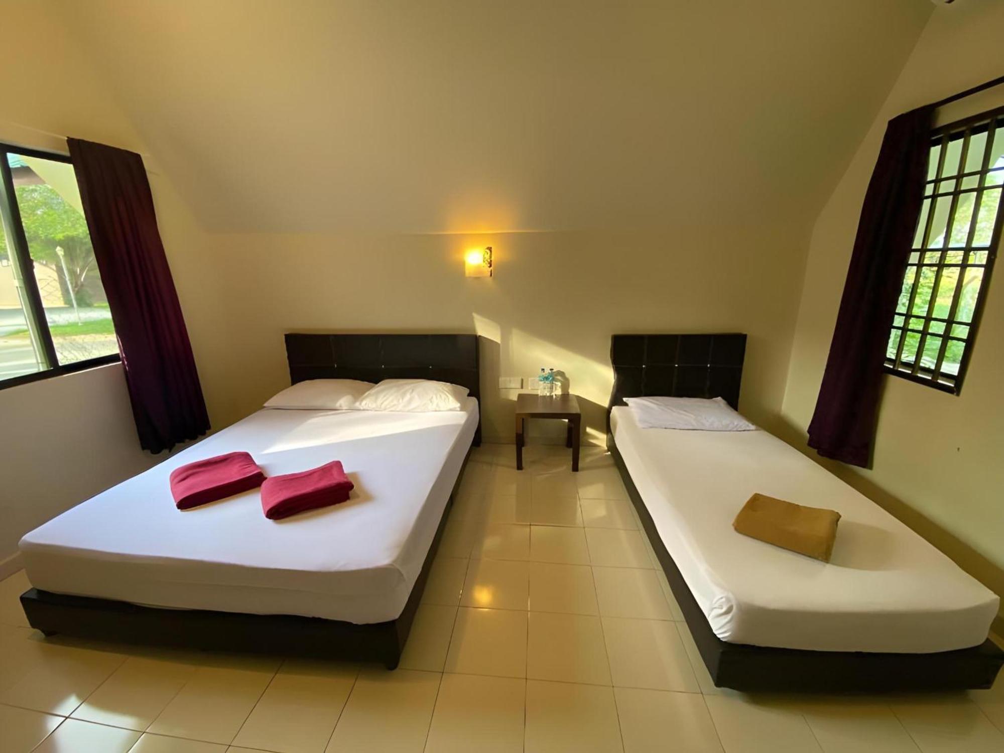 Super Oyo 89896 Sedili Inn Resort Kota Tinggi Extérieur photo
