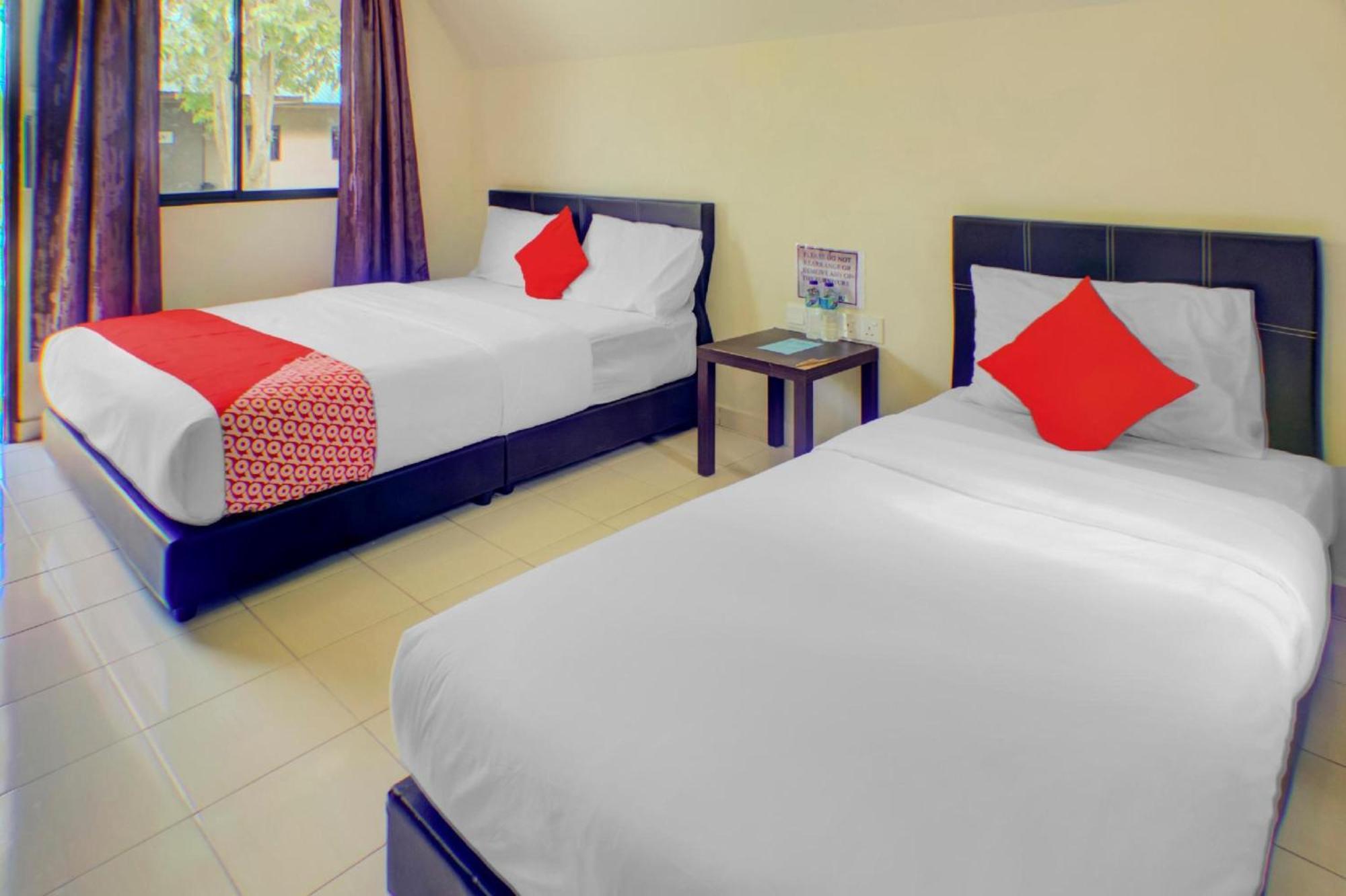 Super Oyo 89896 Sedili Inn Resort Kota Tinggi Extérieur photo