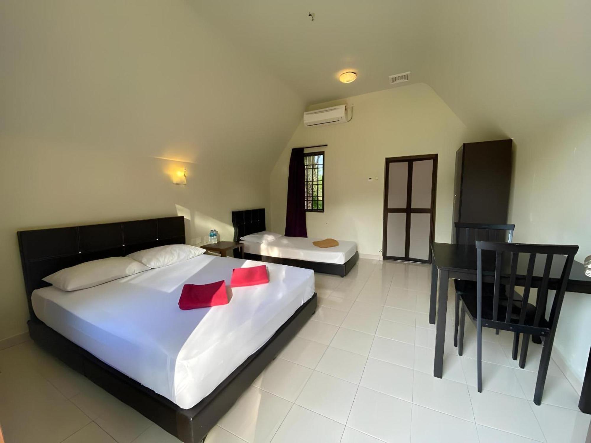 Super Oyo 89896 Sedili Inn Resort Kota Tinggi Extérieur photo
