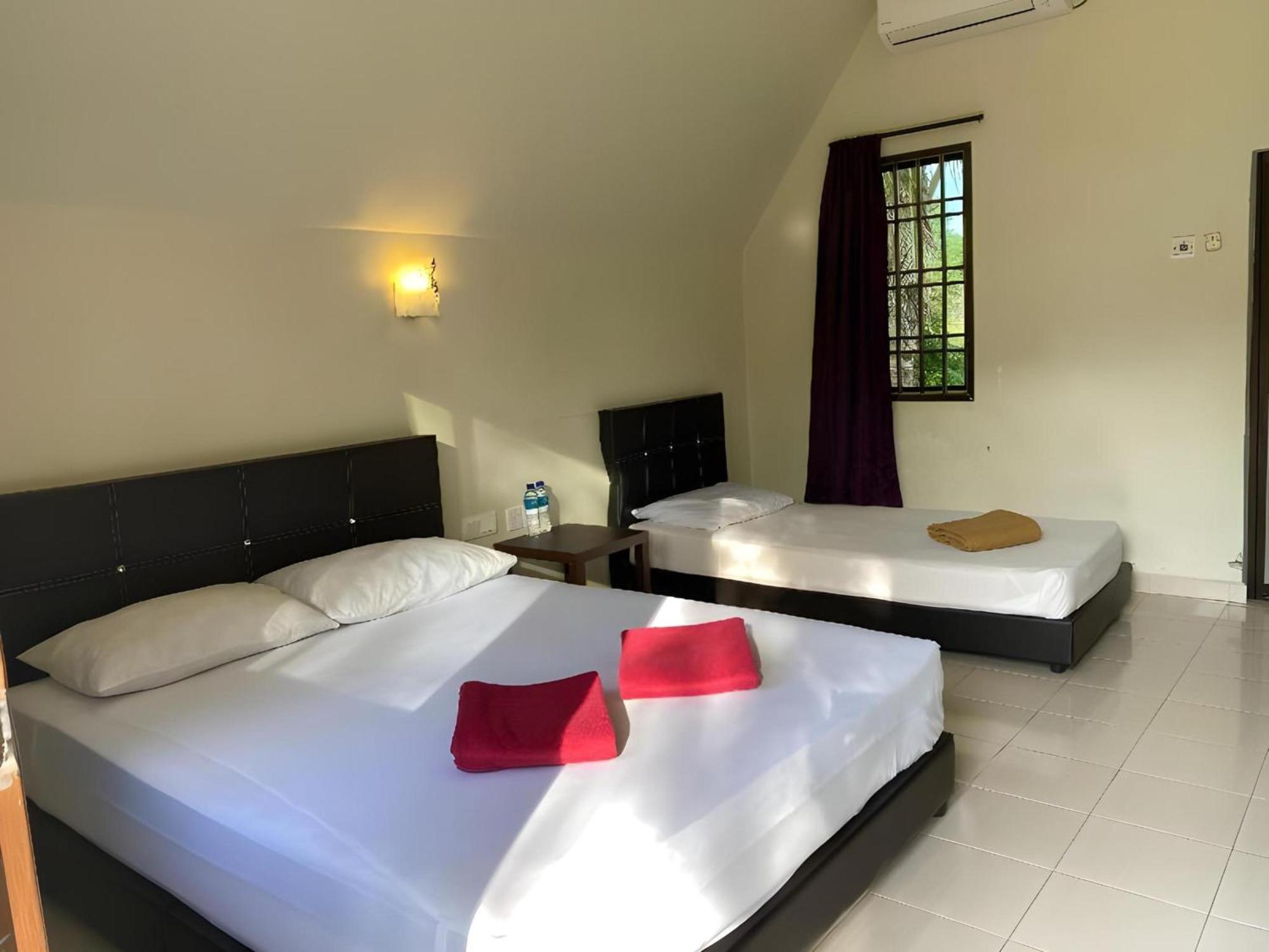 Super Oyo 89896 Sedili Inn Resort Kota Tinggi Extérieur photo