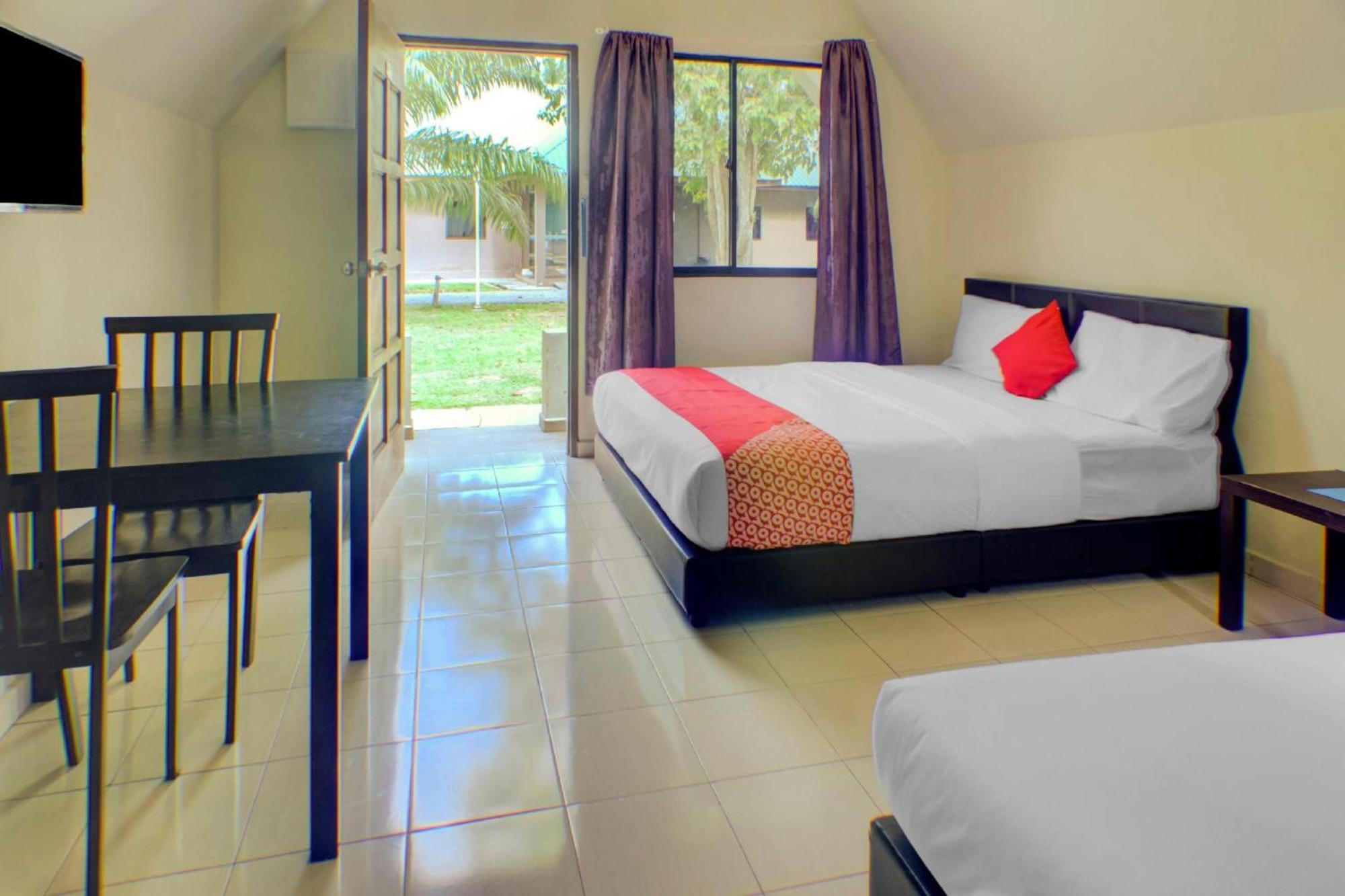Super Oyo 89896 Sedili Inn Resort Kota Tinggi Extérieur photo