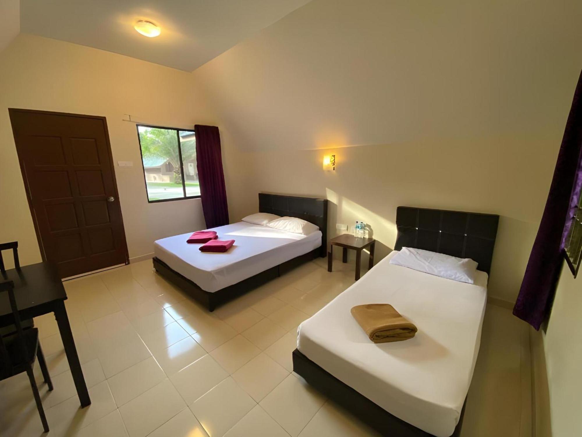Super Oyo 89896 Sedili Inn Resort Kota Tinggi Extérieur photo