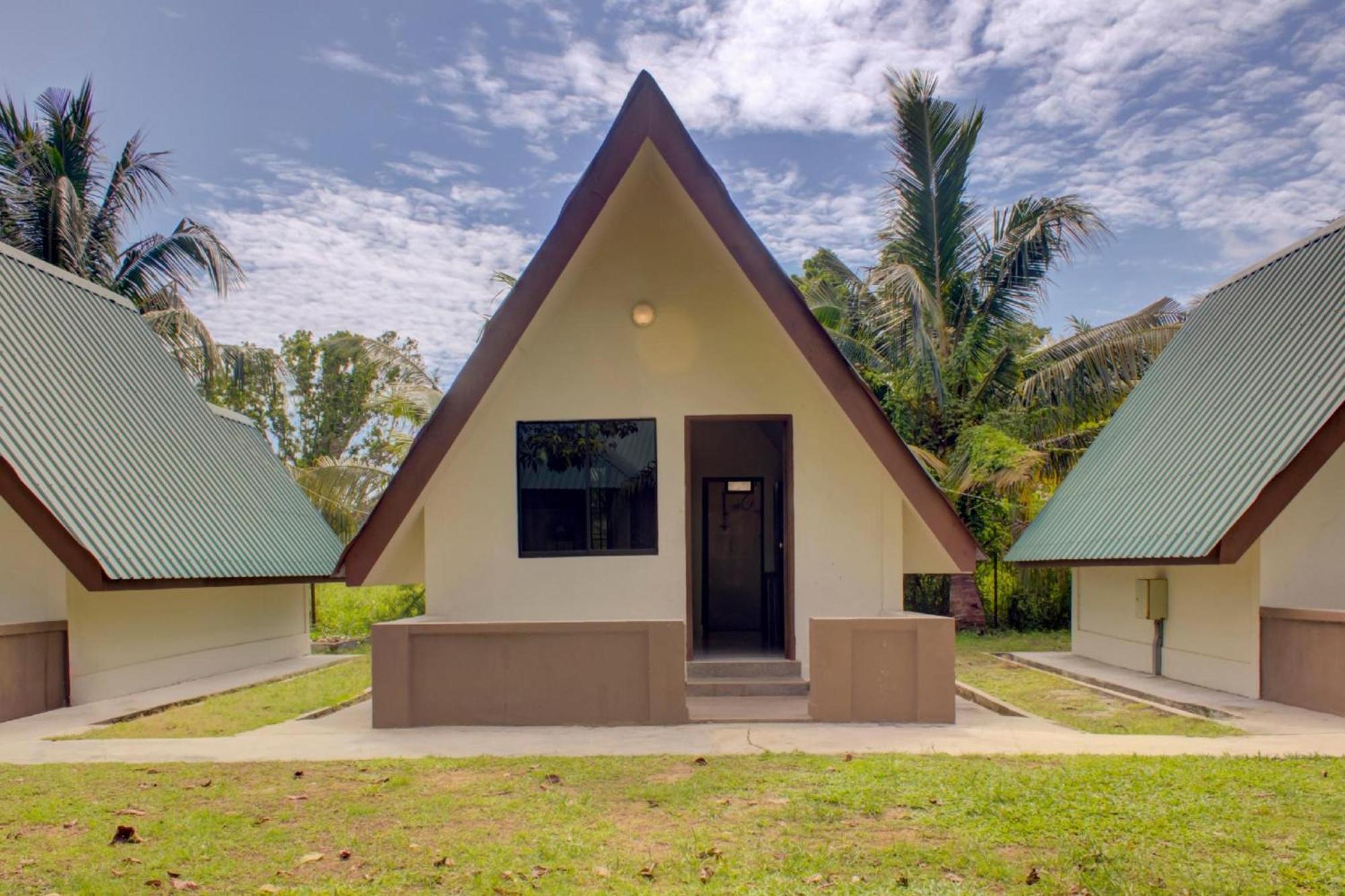 Super Oyo 89896 Sedili Inn Resort Kota Tinggi Extérieur photo