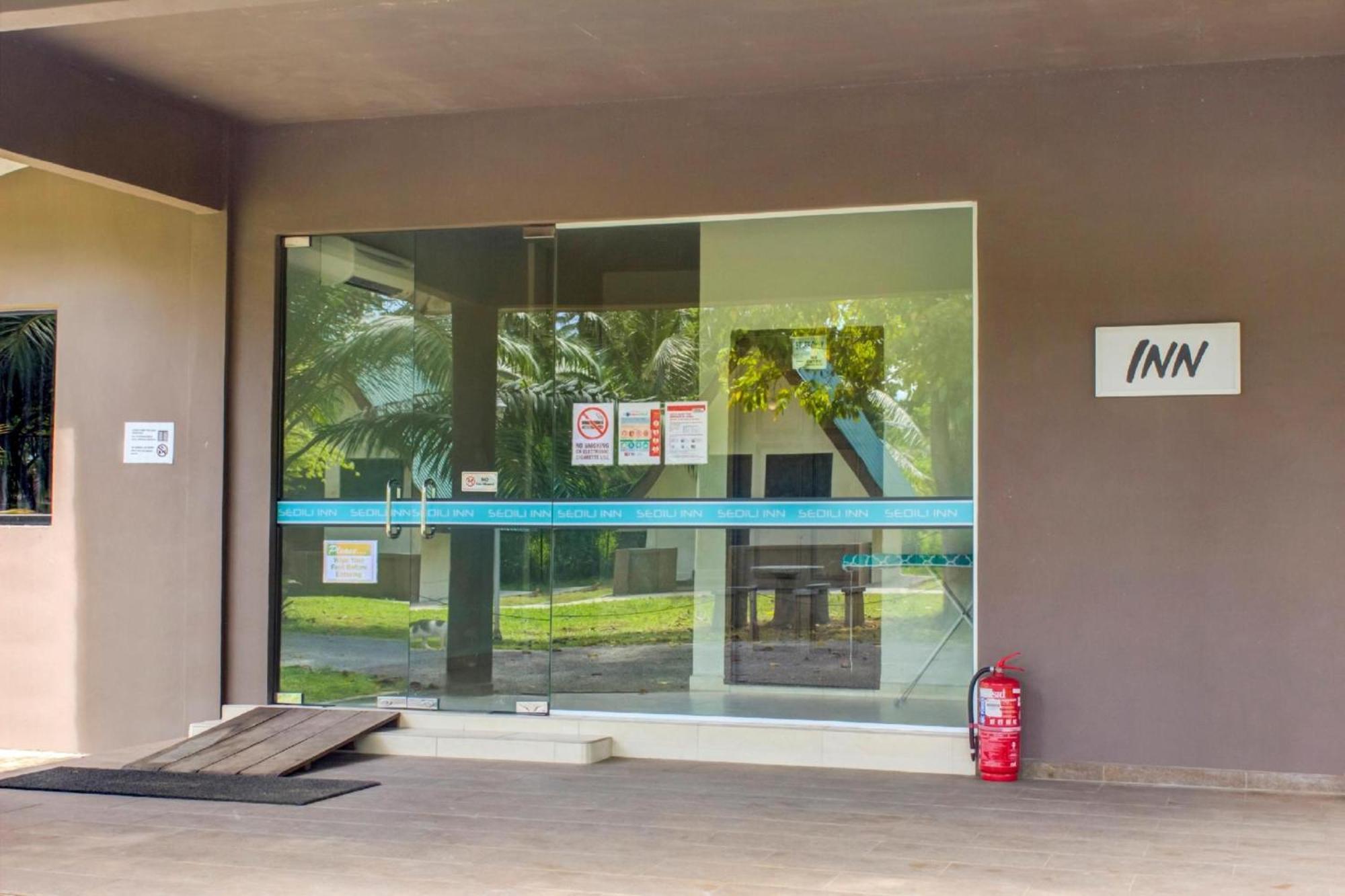 Super Oyo 89896 Sedili Inn Resort Kota Tinggi Extérieur photo